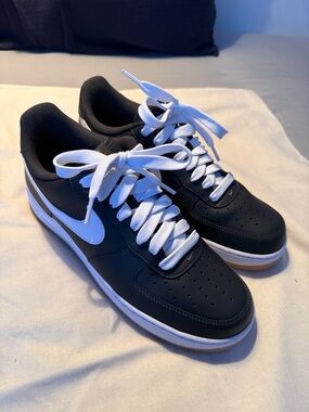 Men's Black & White Nike Air Force Sneakers - Classic Low-Top